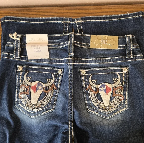 NWT! Miss Me Dark Wash Jeans with Embroidered Longhorn Pocket Size 30/34 - Picture 3 of 7